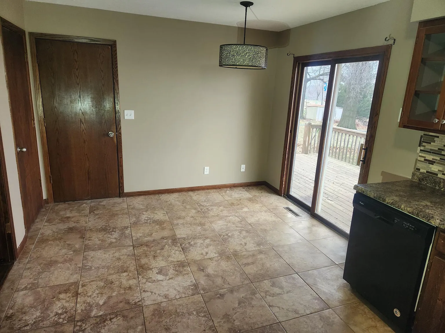 4 bed, 1896 sqft, $2,250 — Photo 3