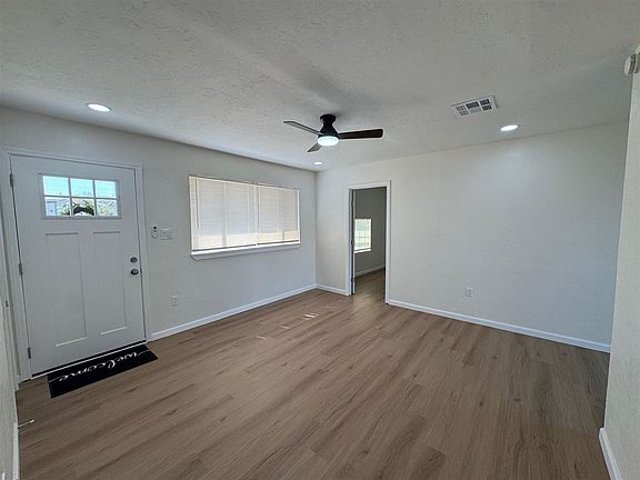 4th image of 732 SW 46th St