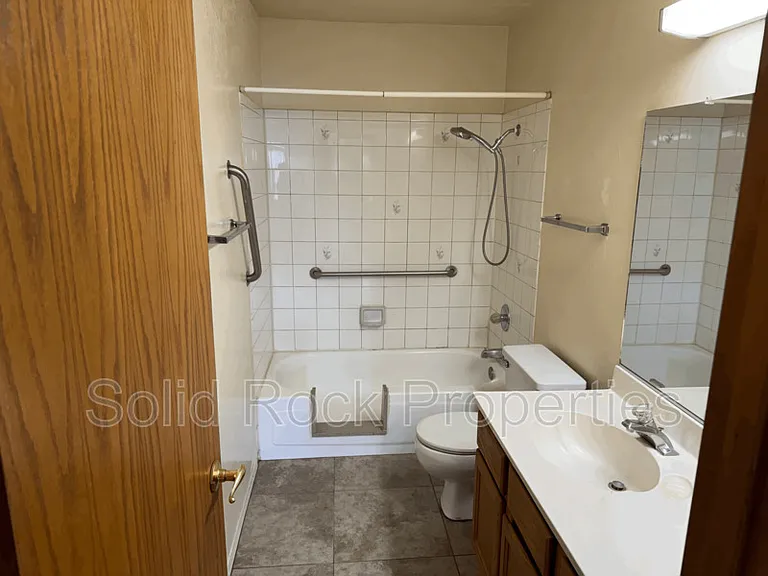 3230 N Victor Rd #C — Photo 14