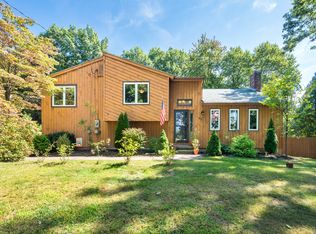82 Willowbrook Rd, Cromwell, CT 06416
