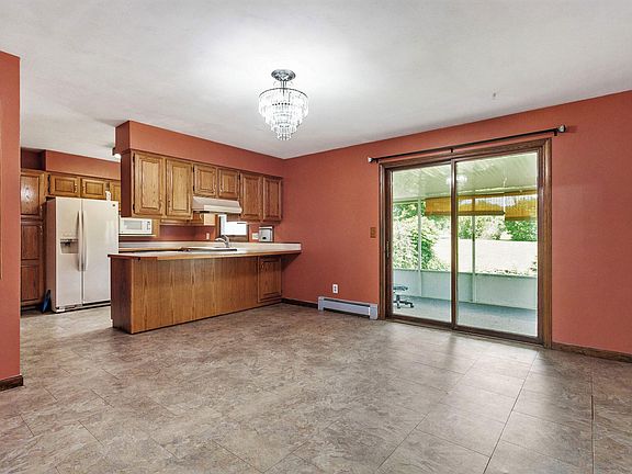 3rd image of 242 Tree Haven Ln
