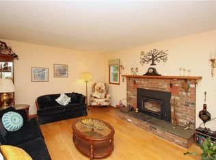 22 Old Country Rd, Oxford, CT 06478