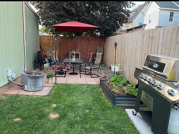 2nd image of 511 Grove St