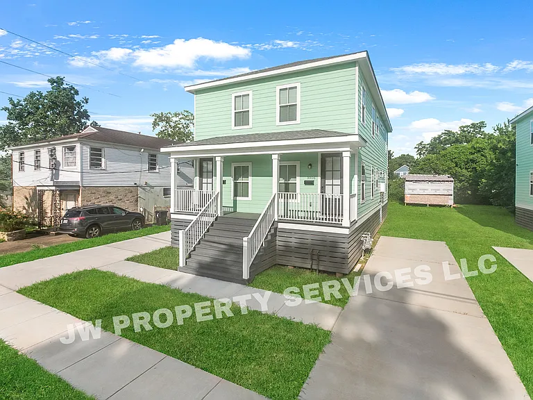 3016 Spain St — Photo 2