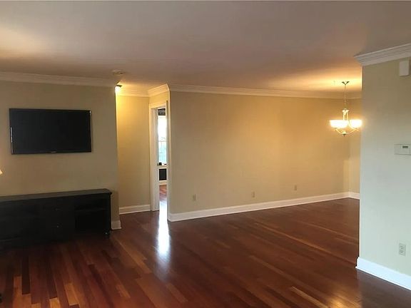 2nd image of 44 Greenview Ln #44