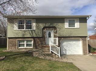 50 Brook Cir, Pella, IA 50219