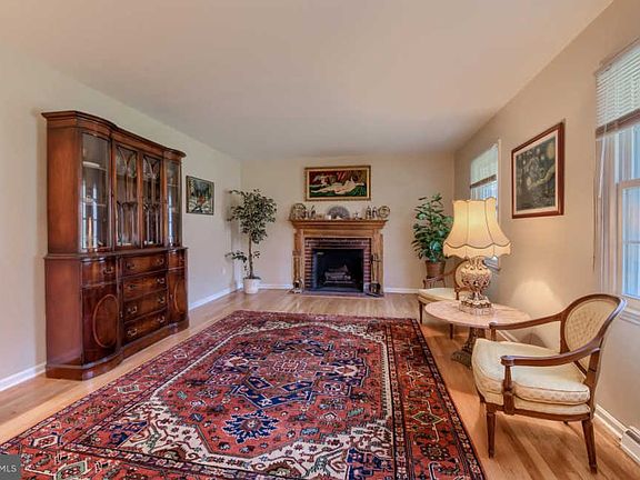 3rd image of 109 Chatham Pl