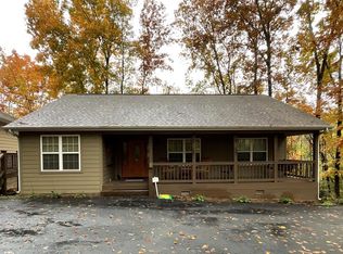 504 Deer Ridge Rd, Byrdstown, TN 38549