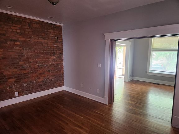 3rd image of 377 W Hubbard Ave