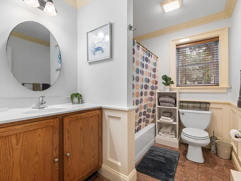 28 Bayview Ave — Photo 12