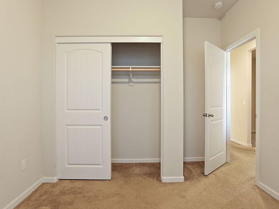 5th image of 808 Fargo St