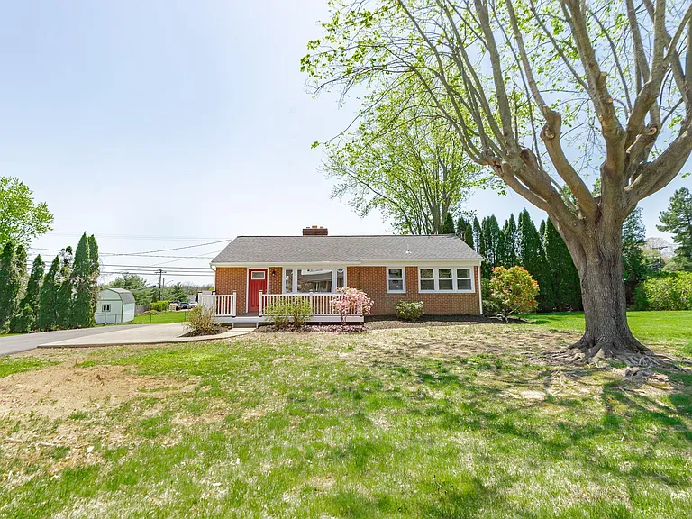 105 Meadow Rd — Photo 43