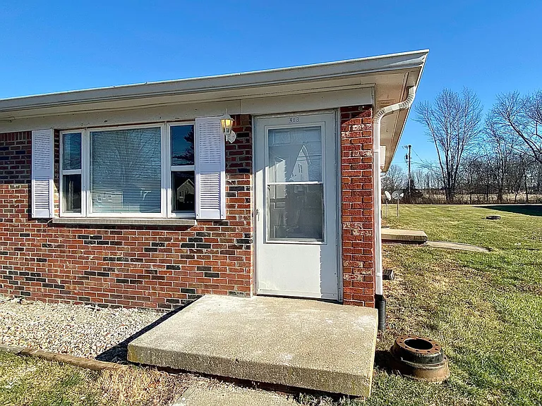 403 N Main St — Photo 1