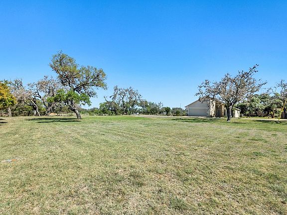 3rd image of 104 Pitchfork Dr