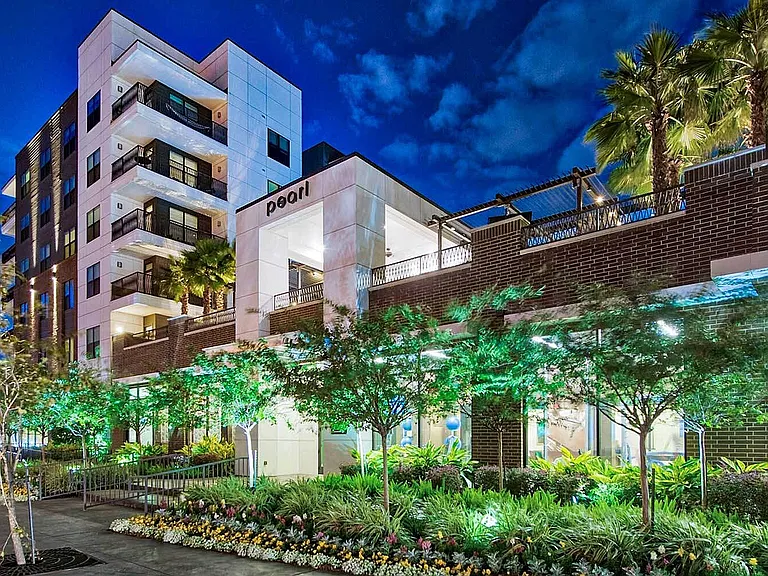 PearlWashington_ext_evening_facade-2