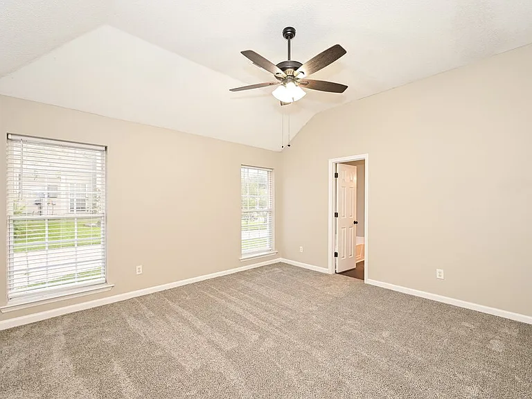 2204 Joann Dr — Photo 11