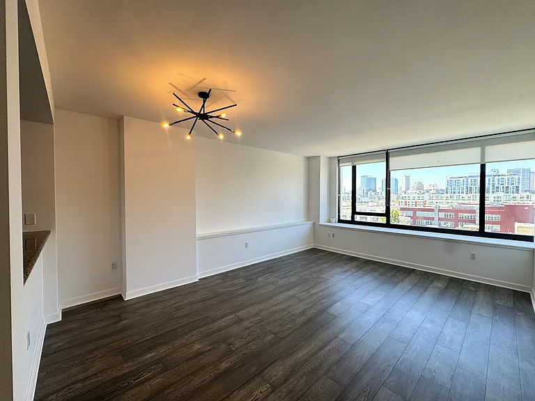 260 King St #809 — Photo 2