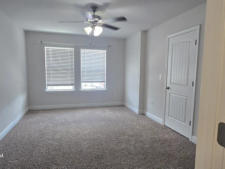 1871 Pointe Dr #1 — Photo 3