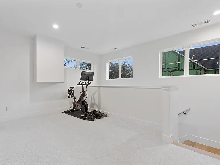 9847 Mixon Dr — Photo 22