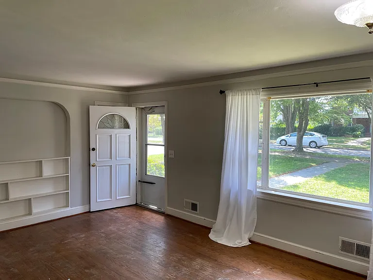 2253 Memorial Ave SW — Photo 3