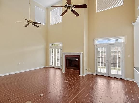 3rd image of 310 Leslie Ln