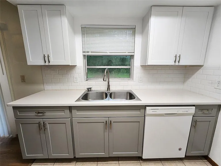 1209 SW 80th Dr — Photo 12