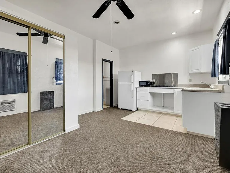 638 E 1st St #2 — Photo 34