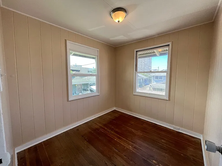 266 N School St — Photo 4