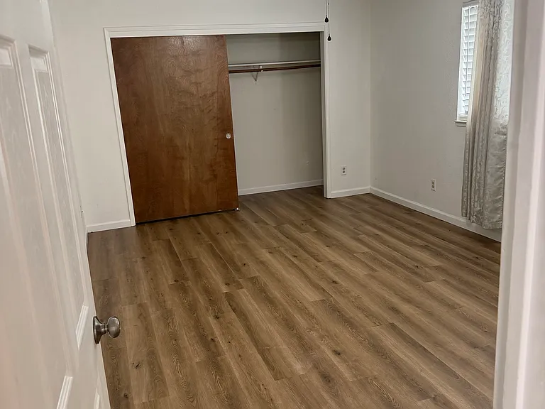 1636 Montclair Dr — Photo 12
