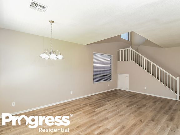 5th image of 869 E Nardini St