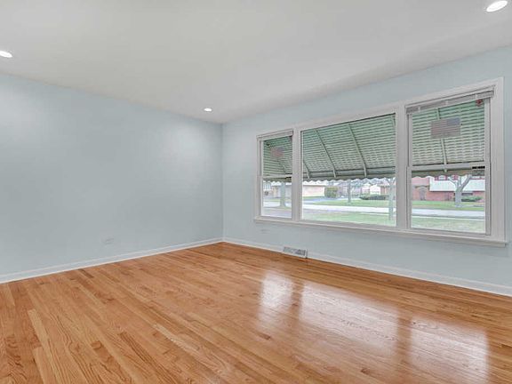 3rd image of 17224 Kenwood Ave