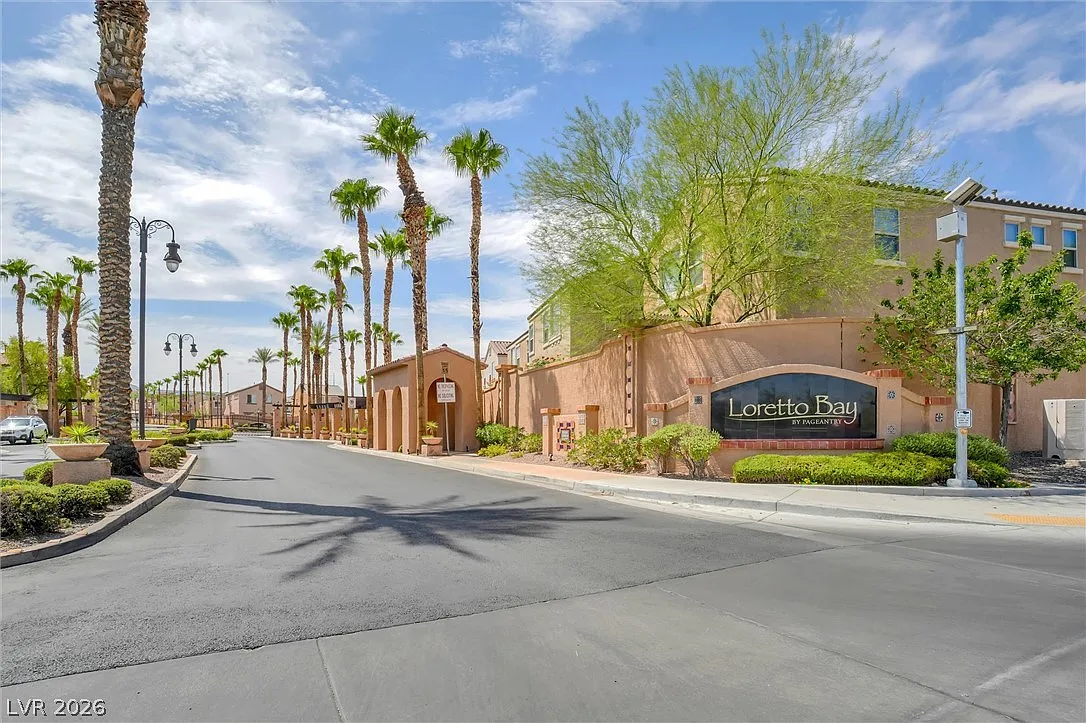 3 bed, 2.5 bath, 1597 sqft, $2,050 — Photo 3