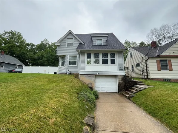 4955 E 141st St, Garfield Heights, OH 44125