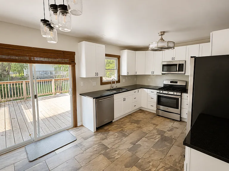 359 Ruth Cir — Photo 3