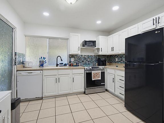 3rd image of 52 Farragut Dr