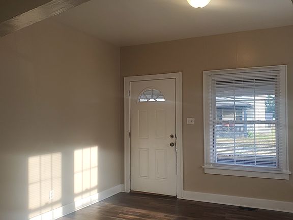 3rd image of 1610 Columbia Ave