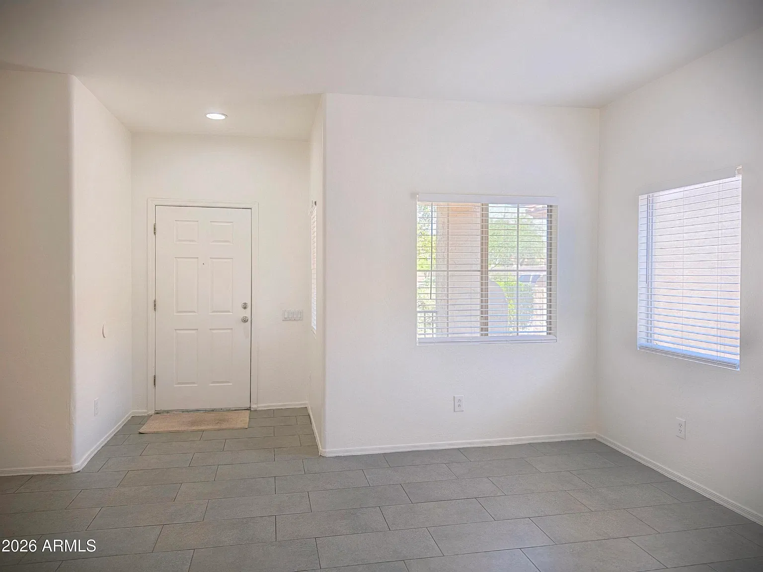 4 bed, 2.5 bath, 2000 sqft, $2,098 — Photo 2