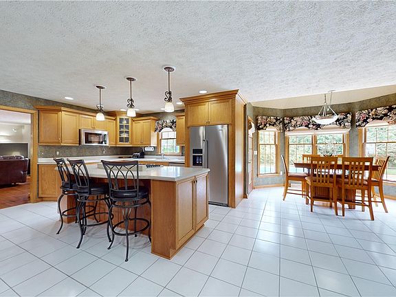 4th image of 805 Dogwood Trl