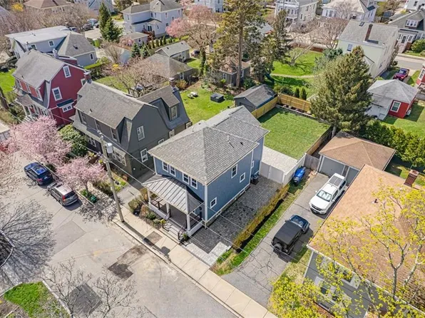 9 Whitwell Pl, Newport, RI 02840