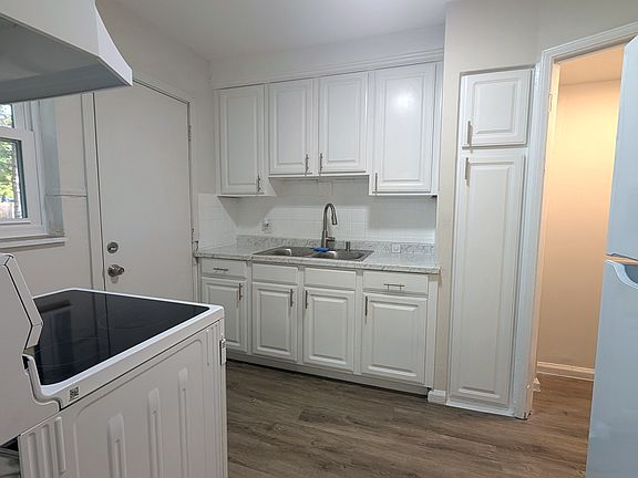 5th image of 7405-7407 Curtis St #7405