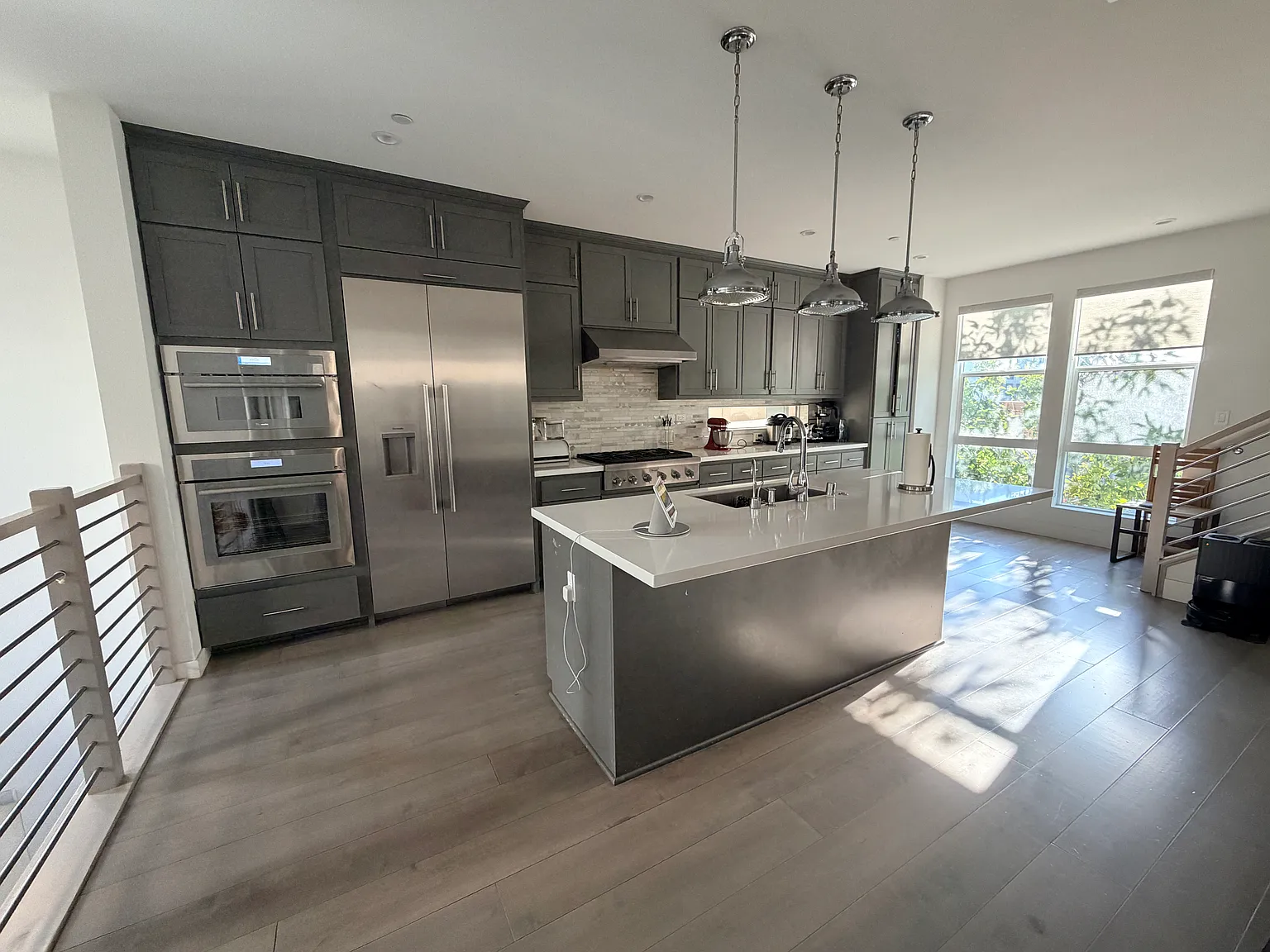 4 bed, 2557 sqft, $7,400 — Photo 4