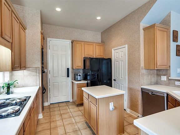 5th image of 4411 Kelly Dr