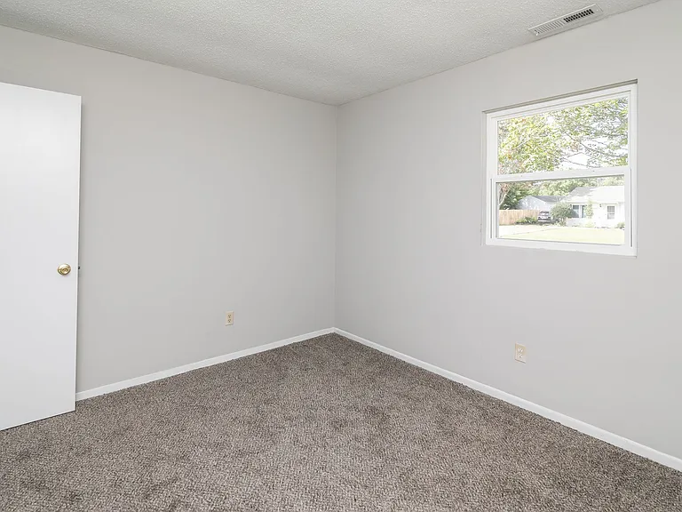 1104 Bryn Mawr Ave — Photo 14