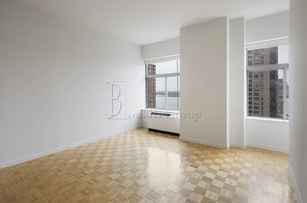 Rented by Bouklis Group | media 30