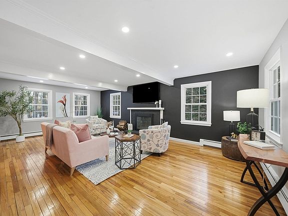 3rd image of 40 Curtis Rd