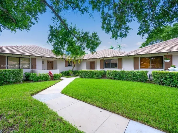 106 Club Dr, Palm Beach Gardens, FL 33418