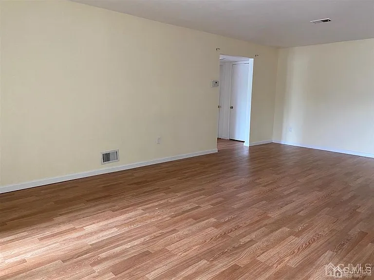 321 Sharon Garden Ct — Photo 3