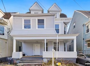 876 S 16th St, Newark, NJ 07108