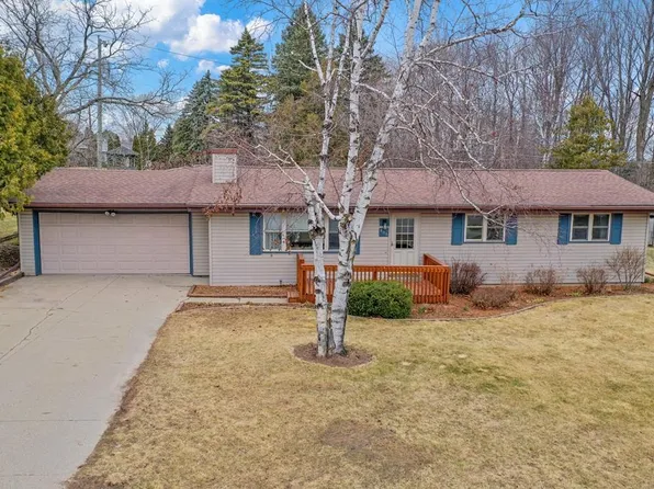 806 W Spruce Dr, Sturgeon Bay, WI 54235