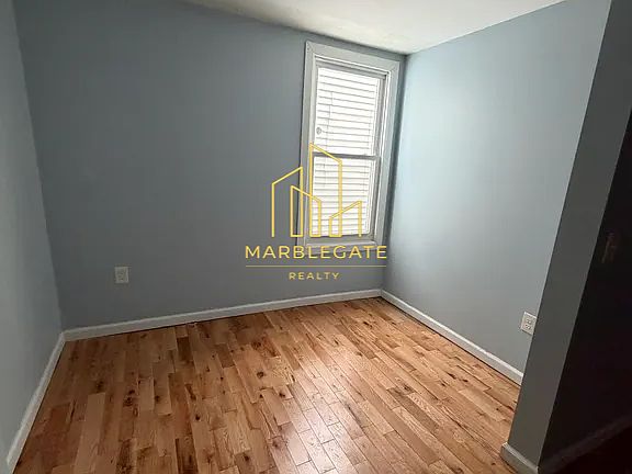 4th image of 452 15th Ave #2E